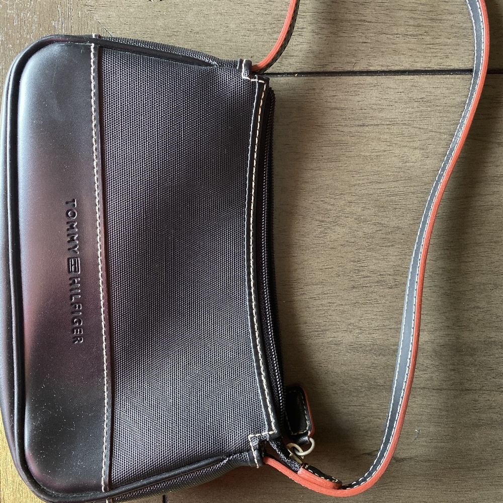 Tommy Hilfiger small purse EUC